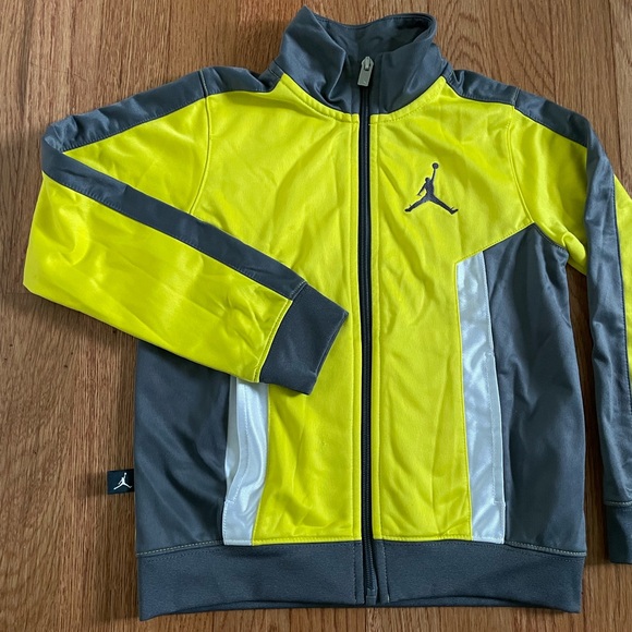 Boys Nike Jordan Jacket - Picture 2 of 4